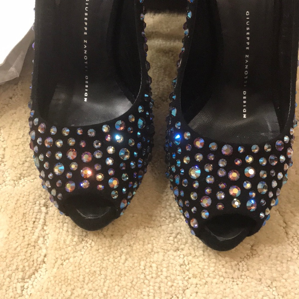 Giuseppe Zanotti crystal covered pumps. Size 36